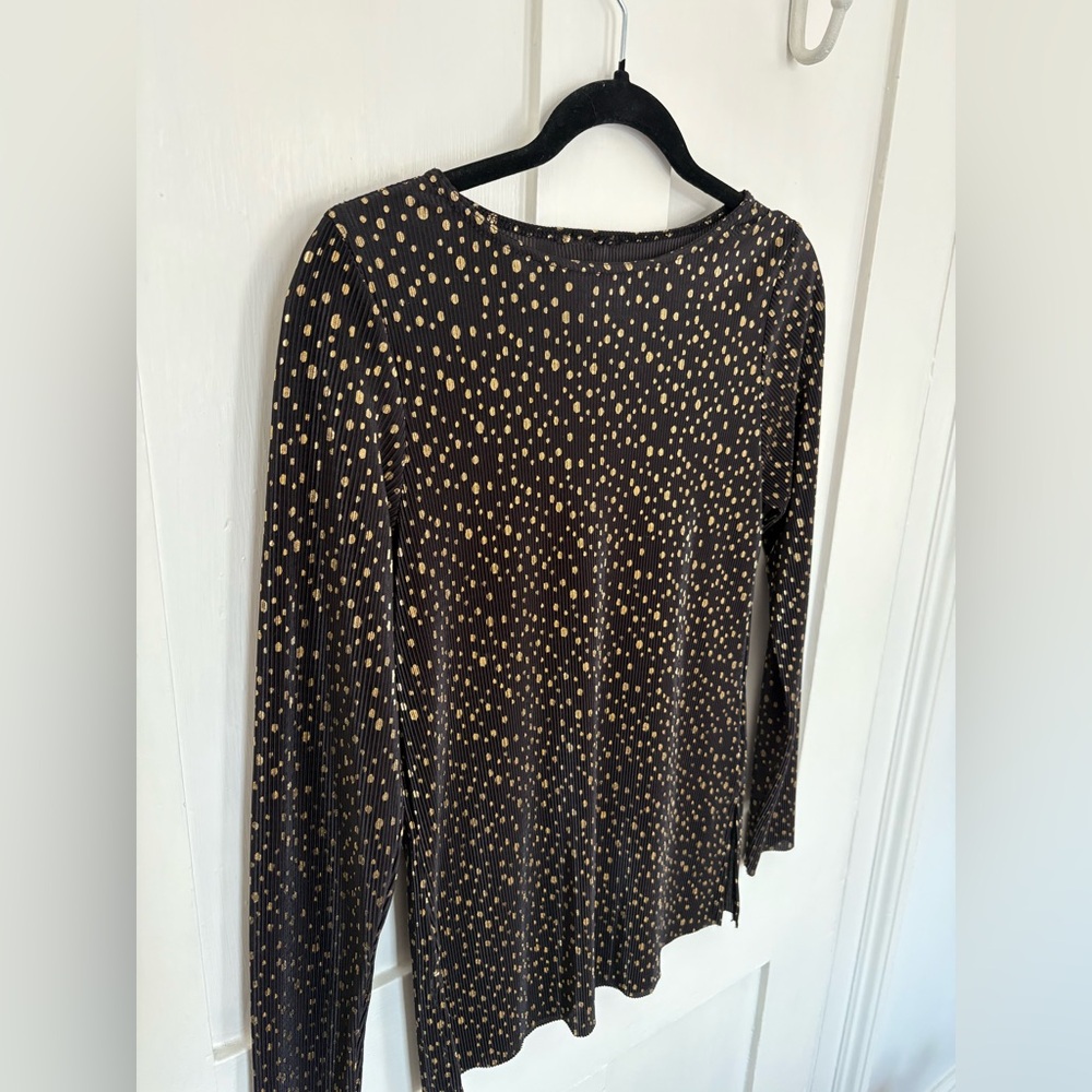 Black and gold pleated top size small